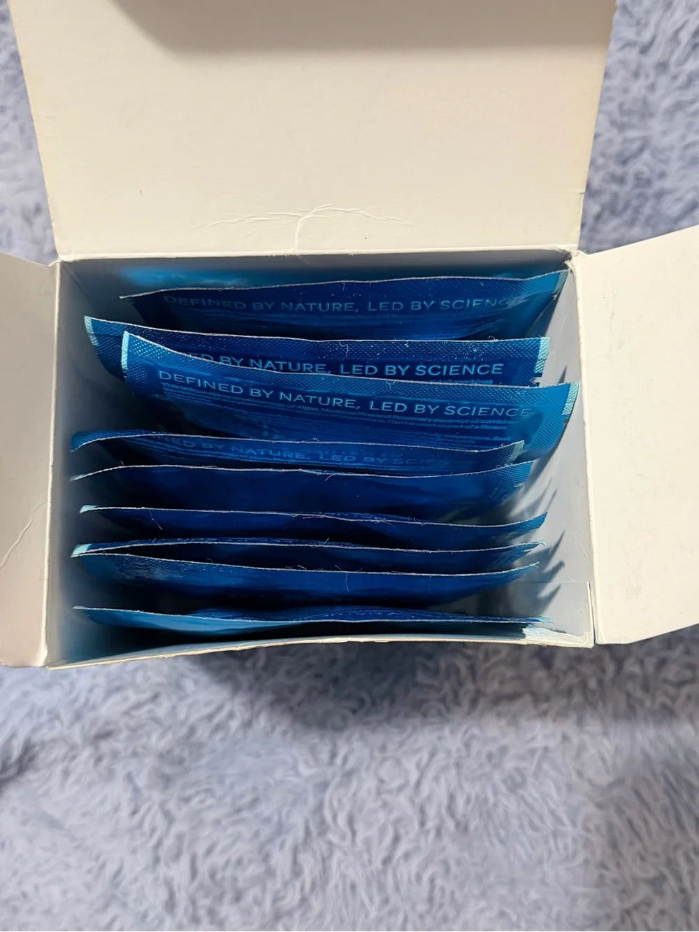 ELEMIS Musclease Herbal Bath Synergy 10 Packets 1 Box - Blue Metallic Package